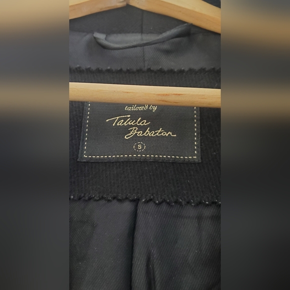 Aritzia Talula Babaton Peacoat. Damages Arm See Photos. Size Small - Picture 2 of 5